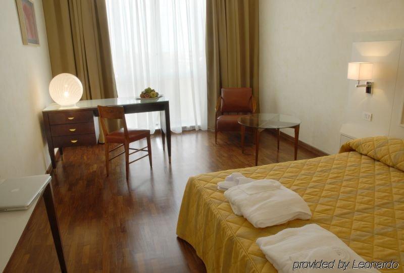 Hotel Della Citta Et De La Ville Форлі Номер фото
