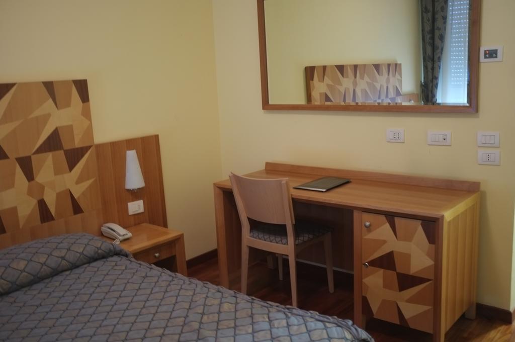 Hotel Della Citta Et De La Ville Форлі Номер фото
