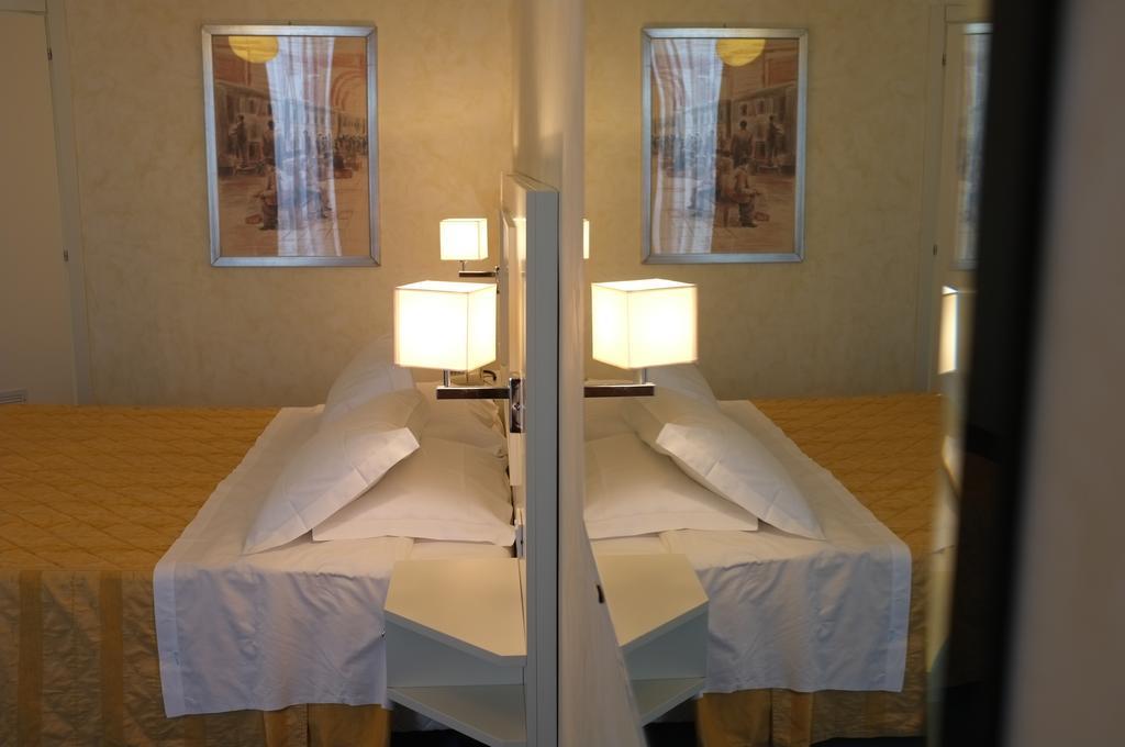 Hotel Della Citta Et De La Ville Форлі Номер фото