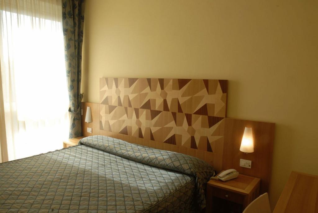 Hotel Della Citta Et De La Ville Форлі Номер фото